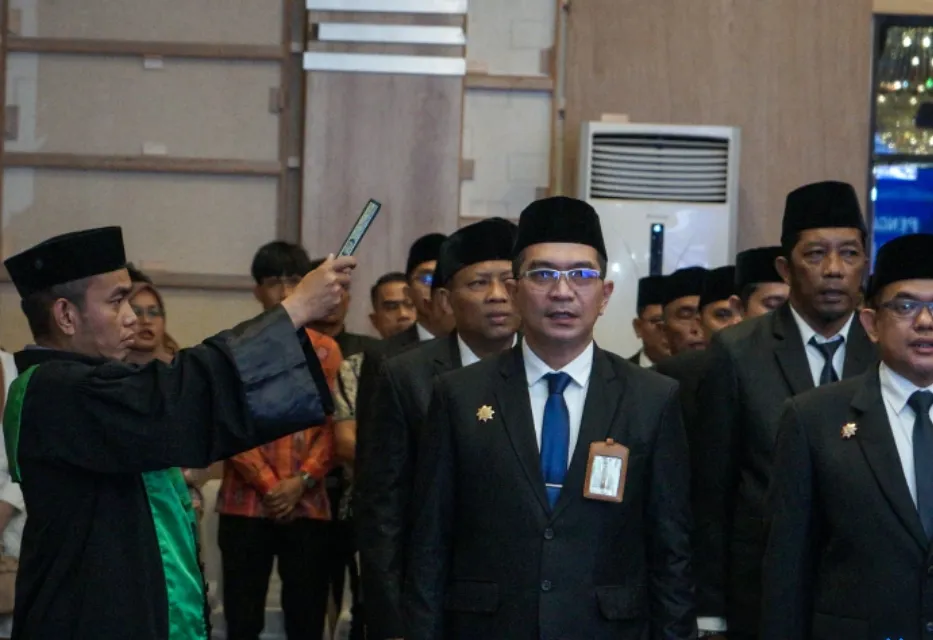 69 Pejabat Pemko Medan Dilantik.Rico : Masyarakat Adalah Jabatan Tertinggi