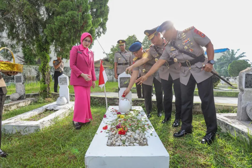 Polda Sumut Ziarah ke TMP Medan, Teguhkan Semangat Pengabdian dan Keteladanan Pahlawan
