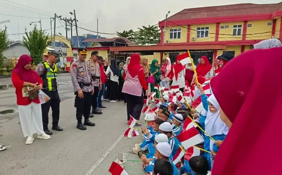 Polantas Karib, Sat Lantas Polres Pelabuhan Belawan Kenalkan Polisi Sahabat Anak Sejak Usia Dini
