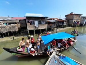 Aktivis Lingkungan Batu Bara Susuri Sungai Bersihkan Sampah