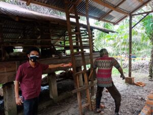 Seorang Kakek Gantung Diri Disamping Kandang Kambing