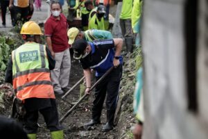 Jajaran Kecamatan Medan Timur Gotong Royong massal di Jalan Ampera