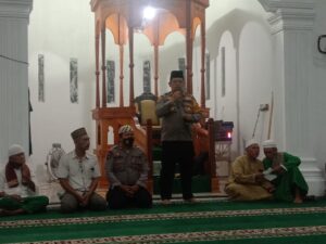 Kapolres Batu Bara Ceramah Subuh. Awasi Kenakalan Anak