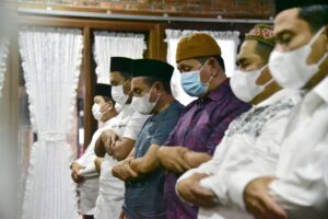 Edy Rahmayadi Sholat Gerhana Bulan  