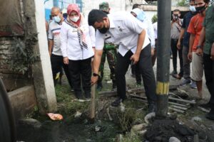 Bobby Cek Kondisi Drainase Penyebab Banjir Jalan Sunggal