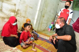 Edy Rahmayadi Bawa Dua Anak Penyakit Kulit Ke RS Haji Medan