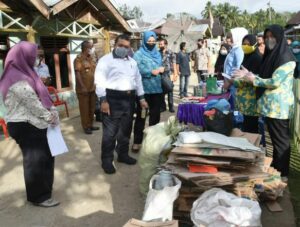 Bupati Tapsel, Dolly Pasaribu Dukung Gerakan Bank Sampah di Tengah Masyarakat 