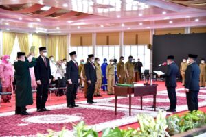 Dirut PPSU dan Direksi PDAM Tirtanadi Dilantik