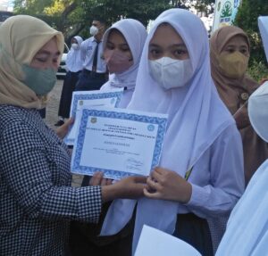 SMPN 7 Medan Bagikan Buku Raport Semester I Dan Gelar Vaksinasi 40 Orang Siswa