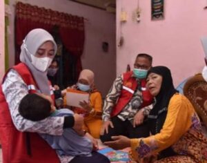 Ny Maya Zahir  Kunjungi  Penderita Kanker dan Anak Difabel