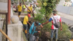 Pembuatan Lubang Kontrol Drainase di Kecamatan Medan Timur