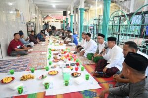 Buka Puasa Bersama Warga di Masjid Taqwa Pantai Burung Tanjungbalai