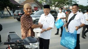 Majelis Bhuddayana dan Lintas Agama Berbagi Takjil di Tanjungbalai