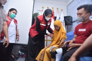 Peduli Disabilitas, BK3S Batu Bara Berikan Bantuan Kaki Palsu