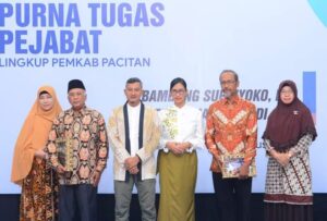 Purna Tugas,Bupati Pacitan Lepas 2 Pejabat Eselon II