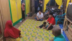 Plt Wali Kota Tanjungbalai Jenguk Anak Warga Sakit