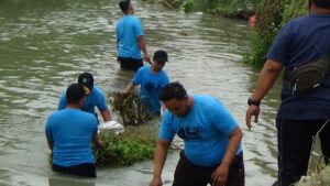 HUT Ke-45,  BKPRMI Kota Tebingtinggi Bersihkan Sungai Bahilang