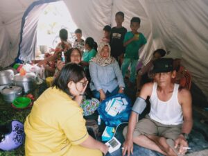 Dinas Kesehatan PPKB Batu Bara Beri Pelayanan kepada Korban Banjir