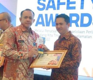 Pemkab Batu Bara Terima Railways Safety Awards 2022