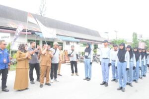 Wali Kota Melepas 9 Regu Lomba Gerak Jalan Beregu Antar Pelajar SMA se Kota Tanjungbalai