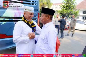 Wali Kota H.Waris Tholib Lepas Jamaah Umroh