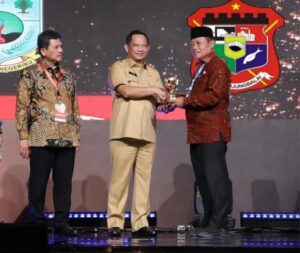 Wali Kota Tanjungbalai Raih Penghargaan UHC Award BPJS RI