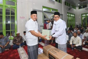 Safari Ramadhan Ke Sei Balai, Bupati Zahir Serahkan Pendingin Ruangan