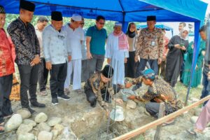 Peletakkan Batu Pertama Mushola Pulau Sejuk Oleh Bupati Zahir