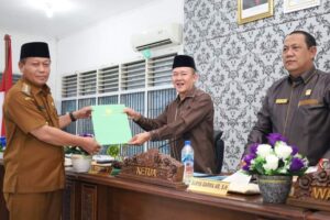 DPRD Serahkan Rekomendasi LKPJ Wali Kota Tanjungbalai dan Sahkan 2 Perda.