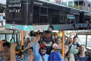 Satu Minggu Beroperasi, 5.917 Warga Medan Gunakan Bus Listrik Gratis.