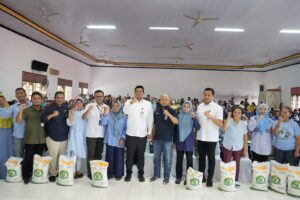 Bobby Serahkan Bantuan Pangan kepada 81.570 KPM, 10 Kg Beras Selama 6 Bulan.