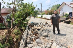 Berkat Koordinasi Bupati Dolly, PLTA Batangtoru Bangun Ruas Jalan Rusak di Marancar.