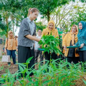 Kahiyang Ayu Apresiasi Inovasi Dilakukan Kelurahan Pulo Brayan Bengkel Baru.