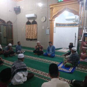 Kapolsek Medang Deras Sholat Subuh Berjamaah di Masjid Ak-Ikhlas Desa Pakam.