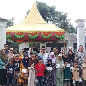 Kades Pahang Santuni Puluhan Anak Yatim Piatu