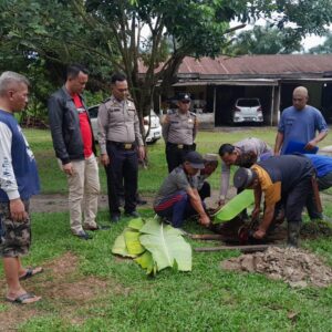 Keluarga Besar Polsek Indrapura Sembelih Enam Ekor Domba.