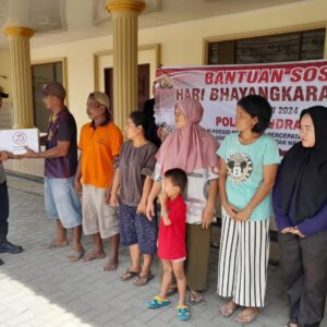 HUT Bhayangkara Ke-78.Polsek Indrapura Bansos dan Jumat Curhat di Vihara Buddha Siri.