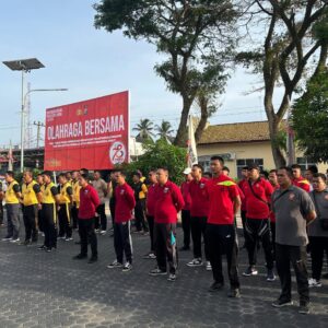 Jajaran Lapas Labuhan Ruku Hadiri Olahraga Bersama Menyambut HUT Bhayangkara Ke-78.