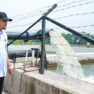 Bobby Tinjau Kolam Retensi Danau Laguna.