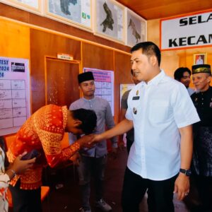 Kunjungi Kantor Camat Talawi, Pj. Bupati : Jadilah Pelayanan Masyarakat