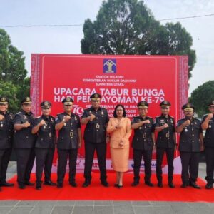 Kalapas Binjai Theo Adrianus Ziarah Makam Pahlawan di Hari Pengayoman.