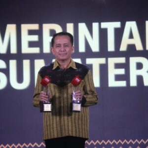 Pj Gubernur Fatoni Terima Penghargaan Most Inspiring Leader.