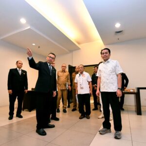 Pj Gubernur Sumut Agus Fatoni Tinjau Media Center dan Command Center PON XXI.