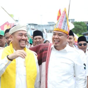 Bahar-Syafrizal Diiringi Ribuan Pendukung Daftar ke KPU Batu Bara.