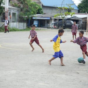 Bobby Nasution Bangun Lapangan Sepak Bola untuk Anak-Anak Belawan Sicanang.