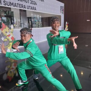 PON XXI, Daud dan Afrizal Terget Emas Cabor Dancesport Tradisional.