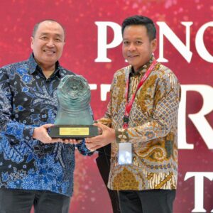 Rektor USU Prof Muryanto Amin Raih Paritrana Awards 2024 dari Wapres Ma’ruf Amin.