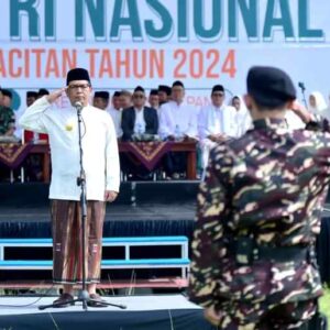 Pjs. Bupati Pacitan Budi Sarwoto Pimpin Apel Hari Santri 2024.