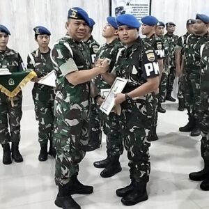 8 Personel Denpom I/5 Medan Terima Penghargaan.